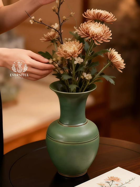 Lily Court Vintage Ceramic Vase