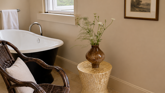 Vintage Ceramic Vases & Slow Living: How Handmade Pottery Brings Warmth Into Modern Homes
